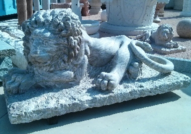Leone in marmo Lumachella DimensioniСкульптуры Италии из мрамора Каррара 